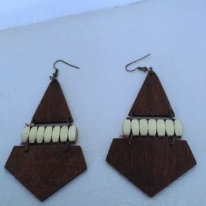 Diamond shaped brown wooden and gold earring